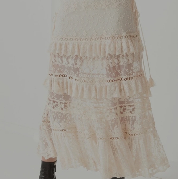 Le Gauze Lace Tiered Skirt *Medium* - Picture 8 of 12